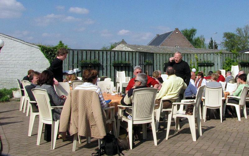 Tijd voor taart en koffie, hmmm.JPG